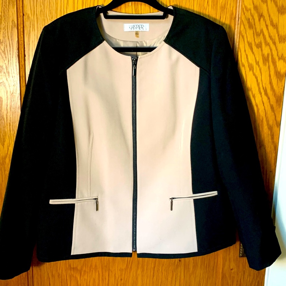 Plus 18; putty/black; beautifully cut; collar to back hem measures 24”